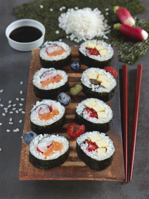 Makis tofu-framboises-myrtilles-truite fumée-radis